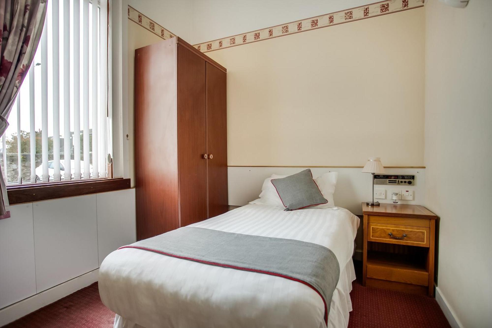Oyo Glenpark Hotel,