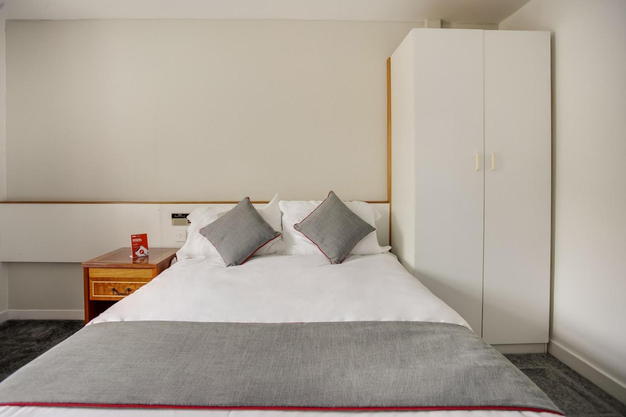 Oyo Glenpark Hotel,