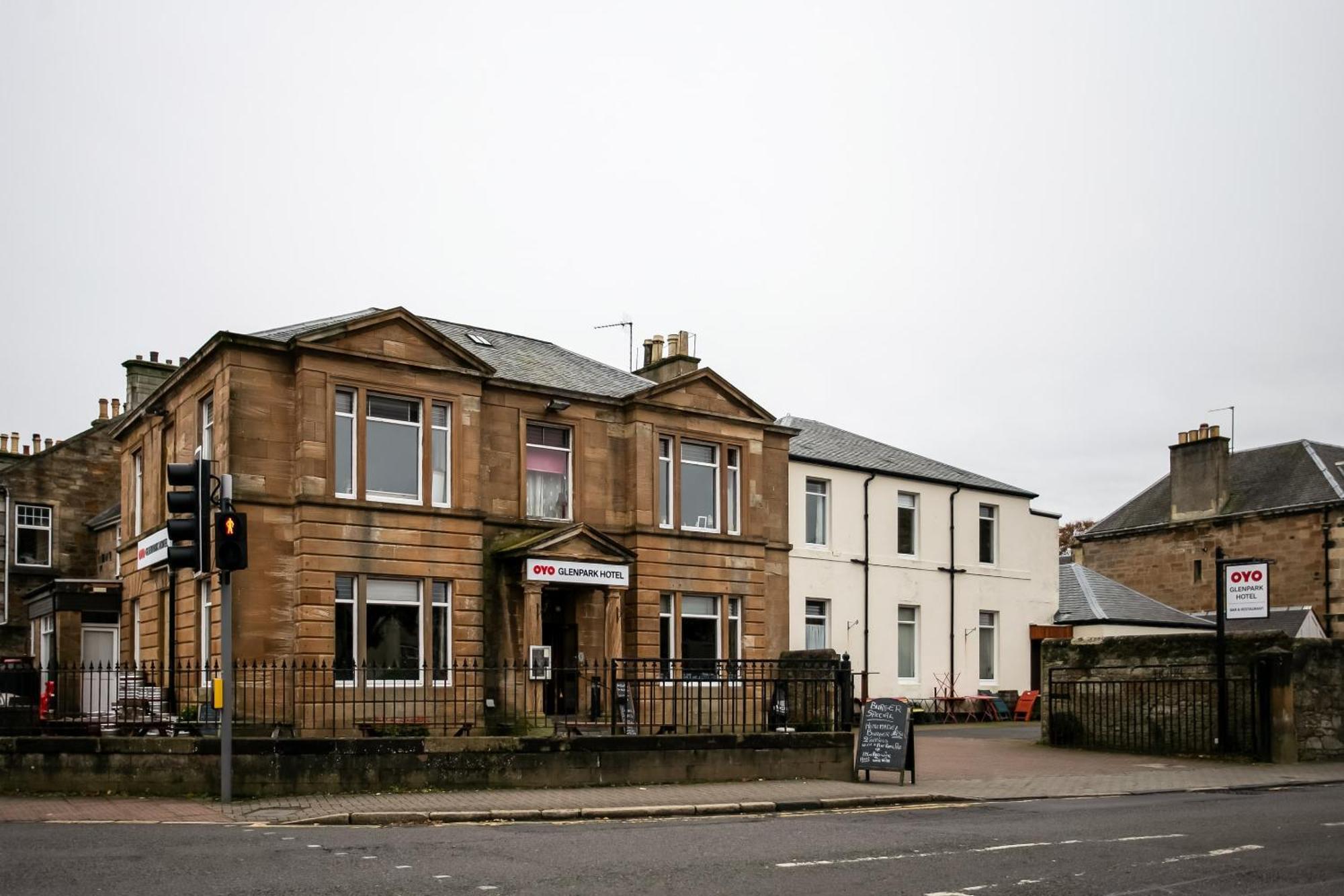 Oyo Glenpark Hotel, Hotel Ayr