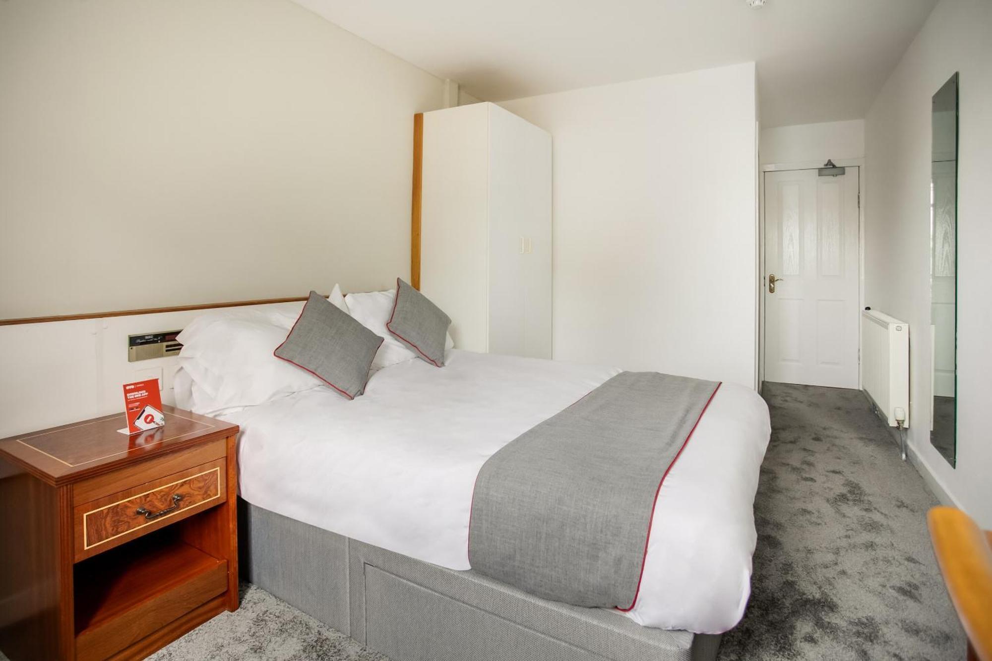 Oyo Glenpark Hotel, Hotel