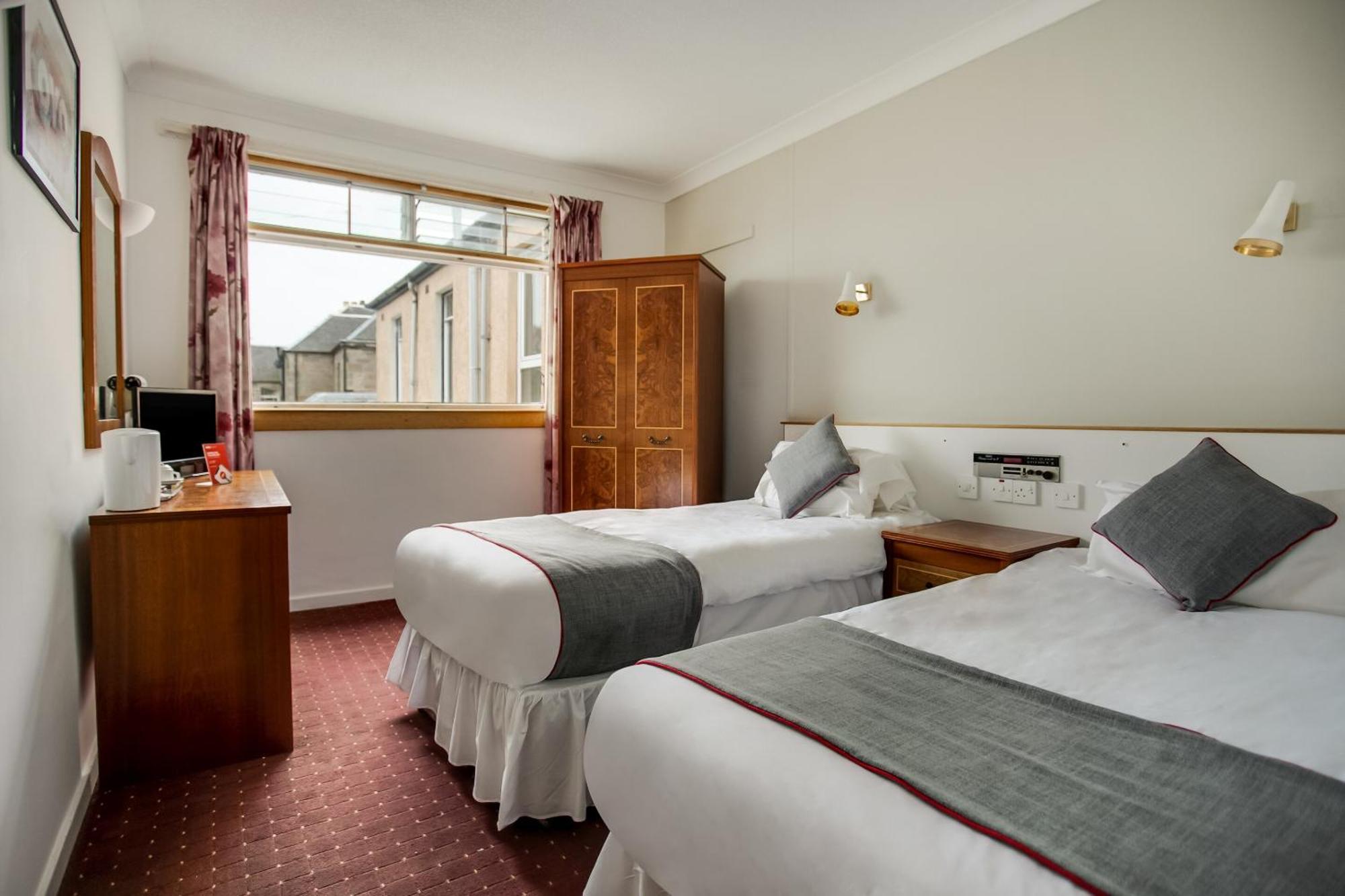 Oyo Glenpark Hotel, Hotel Ayr